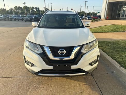 Used 2017 Nissan Rogue SV AWD/4WD image 2