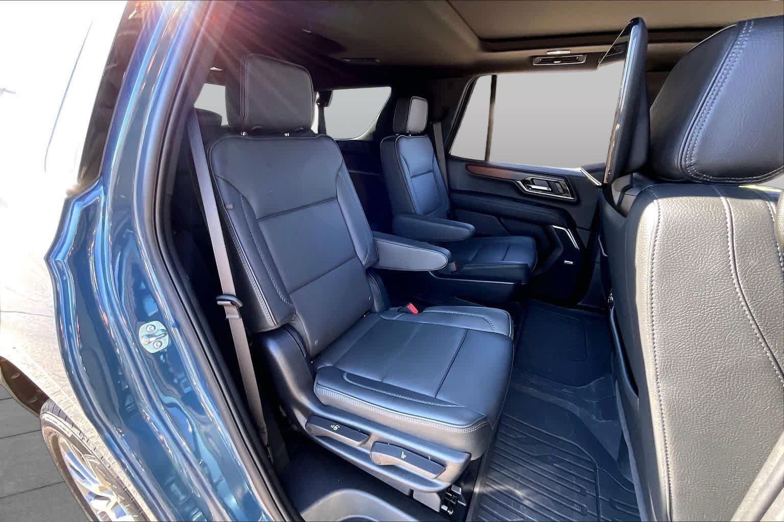 Used 2025 GMC Yukon Denali w/ Denali Reserve Package AWD/4WD image 19