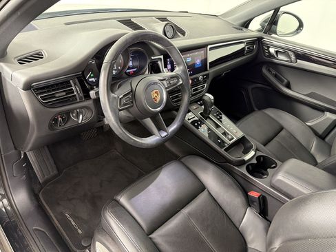 Certified 2024 Porsche Macan AWD/4WD image 4