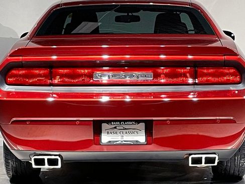 Used 2014 Dodge Challenger SXT image 39