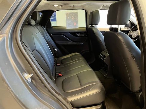 Used 2019 Jaguar F-PACE Premium AWD/4WD image 32
