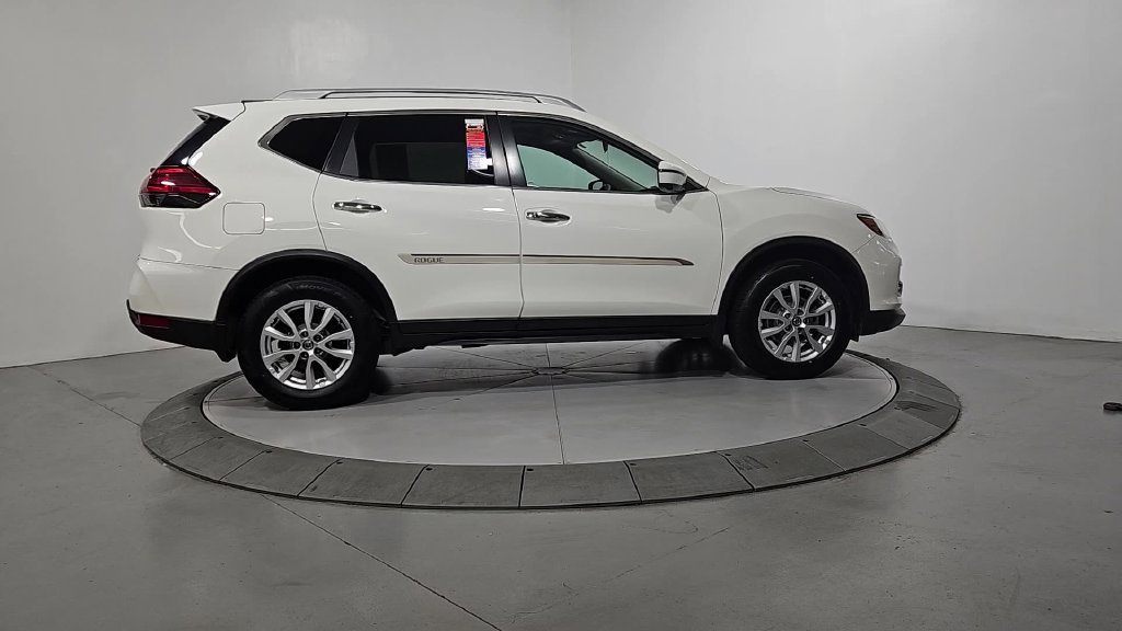 Used 2017 Nissan Rogue SV AWD/4WD image 7