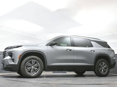 Used 2024 Chevrolet Traverse LT AWD/4WD image 57