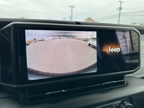 Used 2025 Jeep Wrangler Sport S image 25