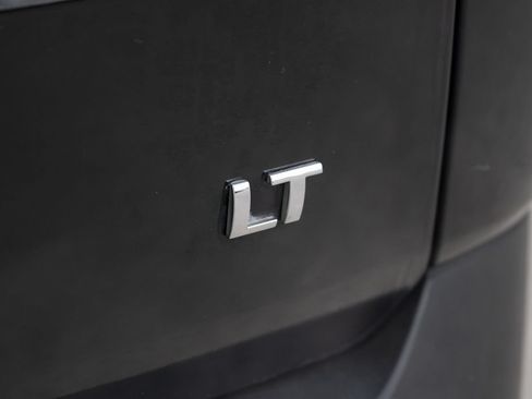 Used 2023 Chevrolet Traverse LT FWD image 13