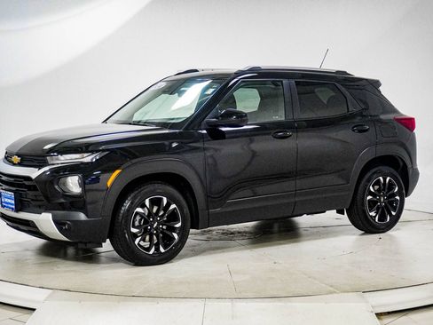 Used 2022 Chevrolet TrailBlazer LT w/ Convenience Package FWD image 3