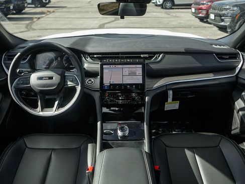 New 2025 Jeep Grand Cherokee Limited image 13