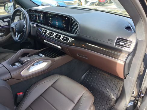 Used 2023 Mercedes-Benz GLS 450 4MATIC image 12