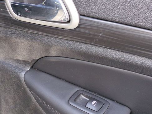 Used 2022 Jeep Grand Cherokee Laredo E AWD/4WD image 38