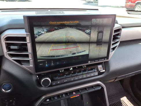Used 2024 Toyota Tundra Limited AWD/4WD image 25