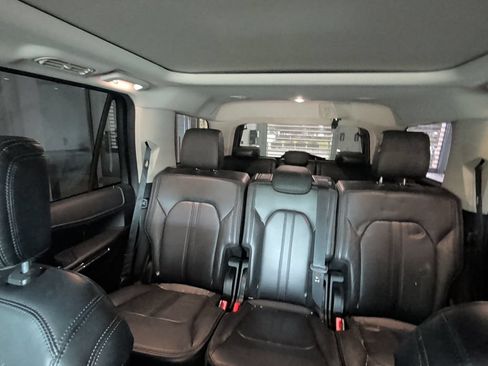 Used 2019 Ford Expedition Platinum AWD/4WD image 16