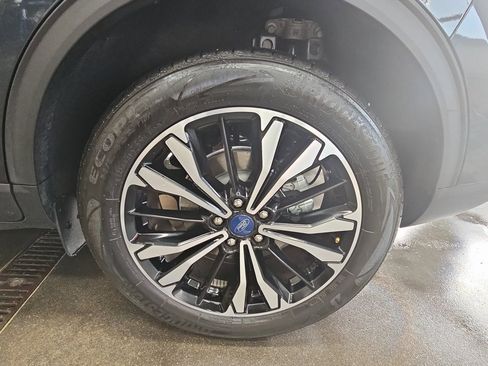 Used 2022 Ford Escape SE w/ SE Sport Appearance Package image 34