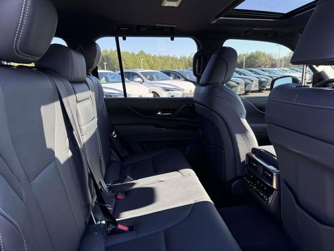 Used 2024 Lexus LX 600 4WD w/ Luxury Package image 16