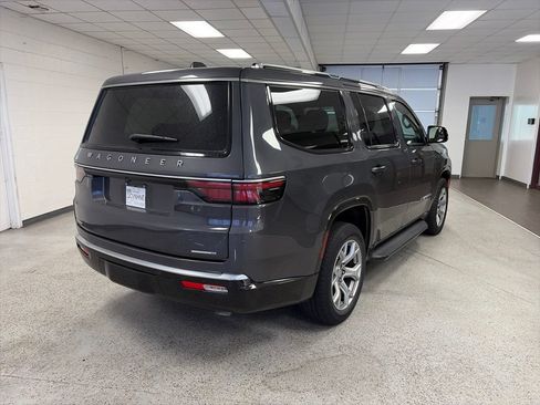 Used 2022 Jeep Wagoneer Series II AWD/4WD image 3