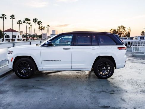 New 2025 Jeep Grand Cherokee Summit image 14