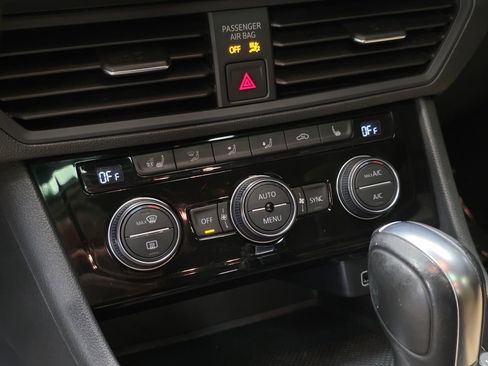 Used 2019 Volkswagen Jetta SE w/ Cold Weather Package FWD image 23