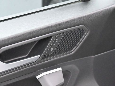 Used 2022 Volkswagen Tiguan S image 10