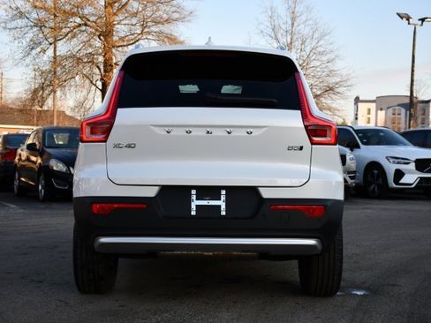 Certified 2025 Volvo XC40 B5 Core image 6