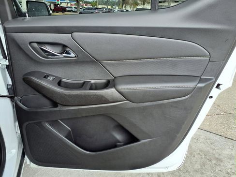 Used 2023 Chevrolet Traverse Premier image 12