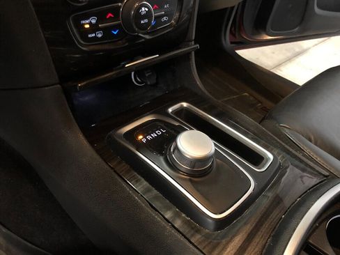 Used 2017 Chrysler 300 Limited image 12