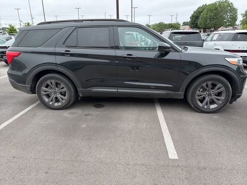 Used 2022 Ford Explorer XLT w/ Equipment Group 202A RWD image 3