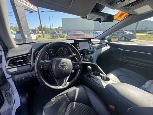 Used 2022 Toyota Camry SE image 8