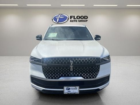 New 2026 Lincoln Navigator Reserve AWD/4WD image 2