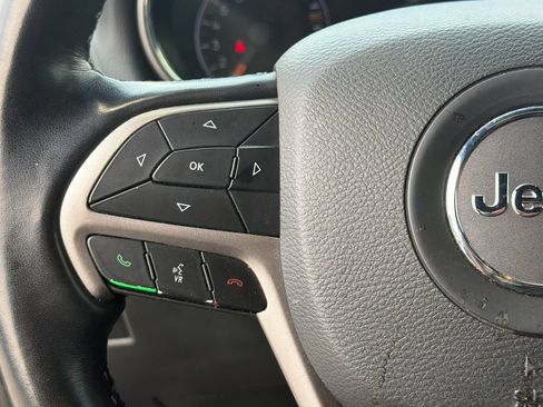 Used 2022 Jeep Grand Cherokee Laredo X RWD image 27