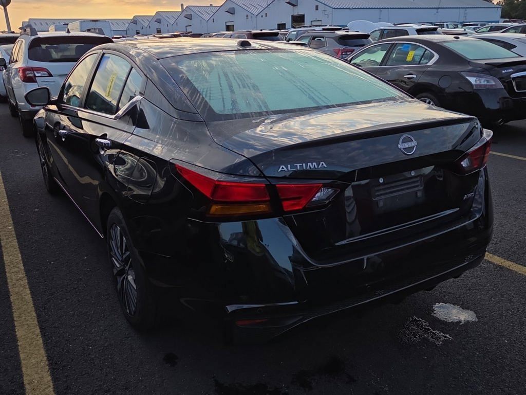 Used 2025 Nissan Altima 2.5 SV AWD/4WD image 6