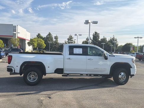 Used 2022 GMC Sierra 3500 Denali w/ Denali Ultimate Package AWD/4WD image 3