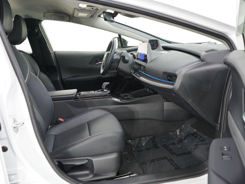 Used 2023 Toyota Prius XLE AWD/4WD image 11