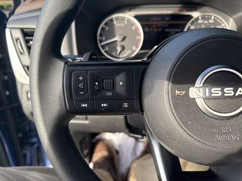 Used 2023 Nissan Rogue SV image 31