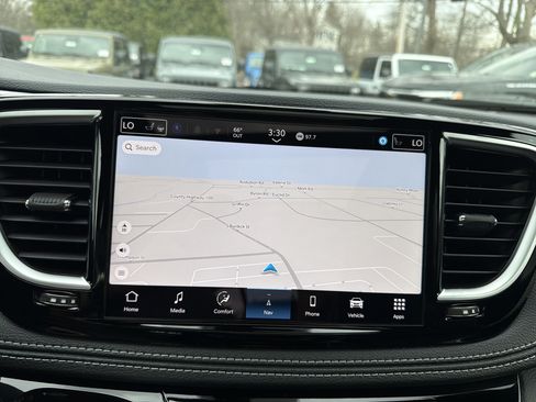 New 2026 Chrysler Pacifica Limited AWD/4WD image 18