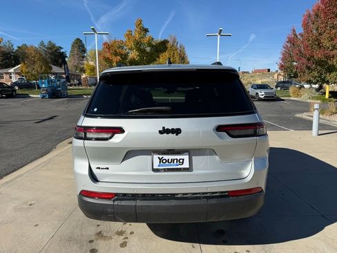 New 2025 Jeep Grand Cherokee L Laredo image 9