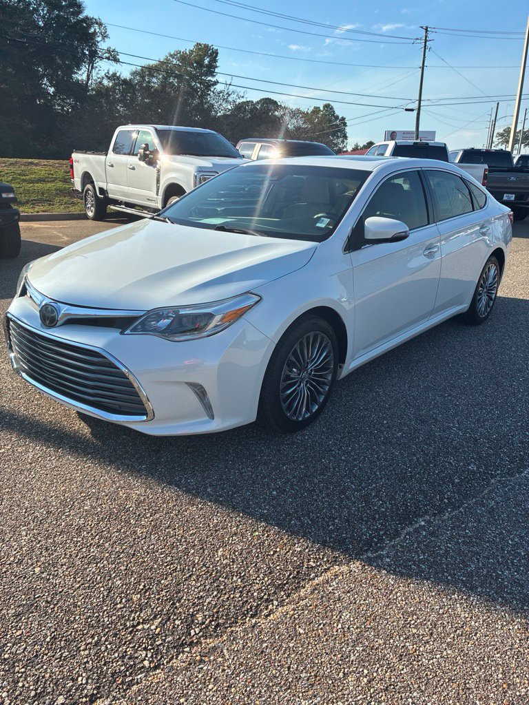 Used 2016 Toyota Avalon Limited w/ Toyota Safety Sense Package FWD image 3