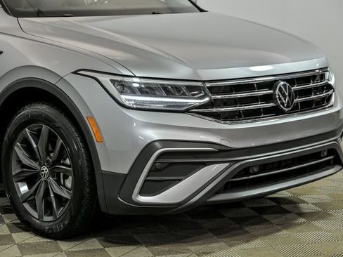 Certified 2022 Volkswagen Tiguan SE w/ Panoramic Sunroof Package image 2