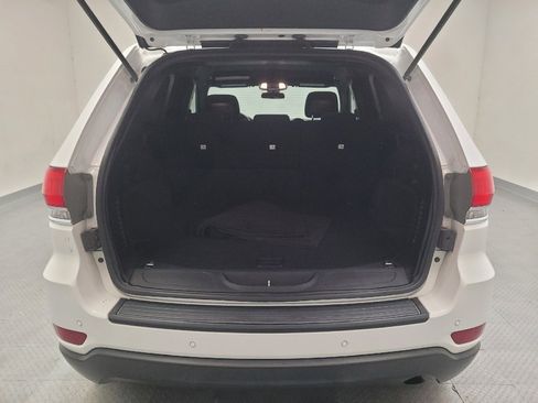 Used 2018 Jeep Grand Cherokee Laredo RWD image 29
