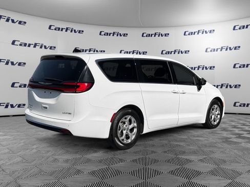 Used 2024 Chrysler Pacifica Limited FWD image 6