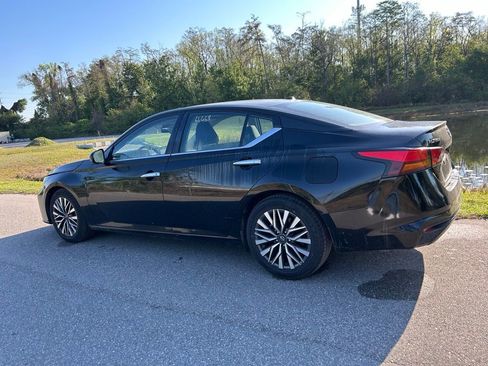Used 2023 Nissan Altima 2.5 SV image 3