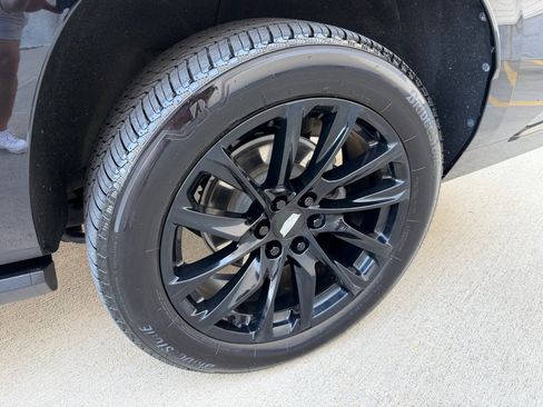 Used 2023 Cadillac Escalade ESV Sport Platinum w/ LPO, ONYX Package AWD/4WD image 9