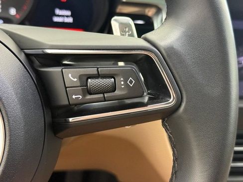 Certified 2025 Porsche Macan AWD/4WD image 21