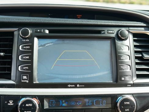 Used 2014 Toyota Highlander Limited Platinum AWD/4WD image 29
