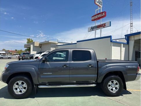 Used 2013 Toyota Tacoma PreRunner image 13
