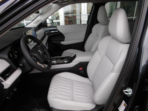 New 2026 Mitsubishi Outlander SEL image 15