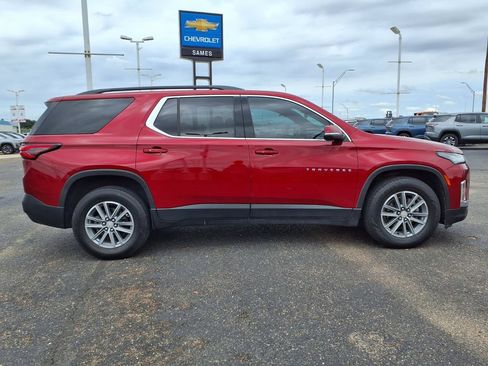 Used 2023 Chevrolet Traverse LT FWD image 7
