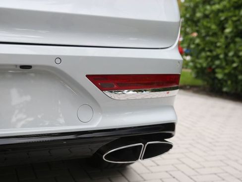 Used 2021 Bentley Bentayga image 23