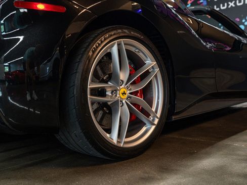 Used 2018 Ferrari 488 Spider RWD image 11