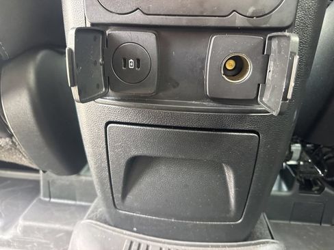 Used 2023 Ford Explorer XLT w/ Equipment Group 202A AWD/4WD image 19