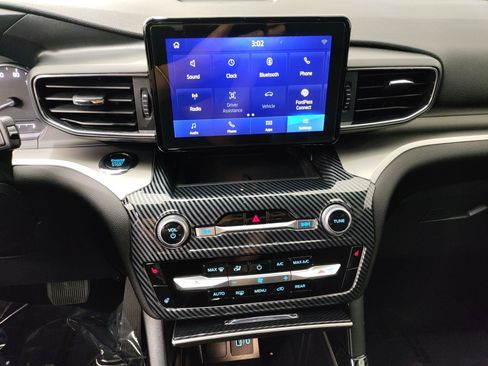 Used 2022 Ford Explorer XLT w/ Equipment Group 202A image 20