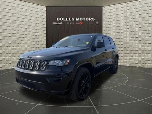 Certified 2022 Jeep Grand Cherokee Laredo X AWD/4WD image 7